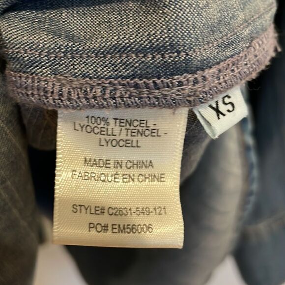 Anthropologie Cloth & Stone Chambray Top - Picture 5 of 5